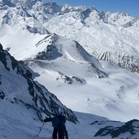 Dans le couloir, juste avant le coude 