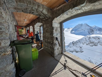 Cabane des Vignettes, pique-nique panoramique bien mérité Cabane des Vignettes, pique-nique panoramique bien mérité