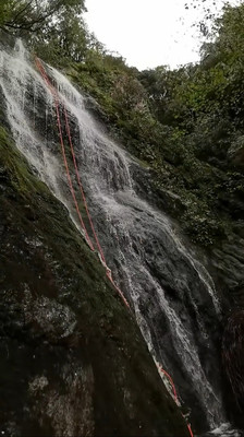 Première cascade, C22 (photo: Kev. TM) Première cascade, C22 (photo: Kev. TM)