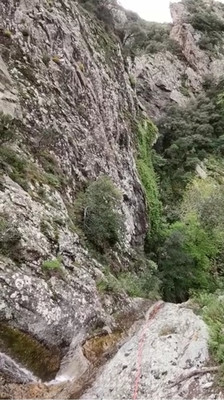 Au départ de l'encaissement du troisième rappel (photo: Kev. TM) Au départ de l'encaissement du troisième rappel (photo: Kev. TM)