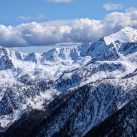 vallon du Barn? vers Belletz à g. ; Baus de la Serentée en bas ; et Pépoiri à droite, vu de Mercière