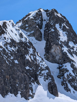 Tavels et ses couloirs NW depuis Druos