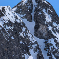 Tavels et ses couloirs NW depuis Druos