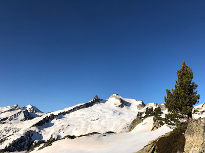 Néouvielle depuis le col de Madamète Néouvielle depuis le col de Madamète