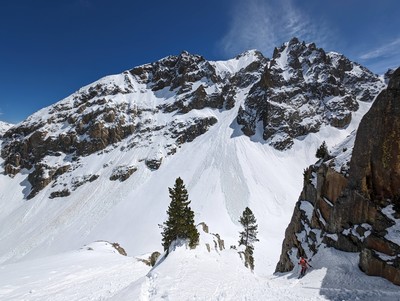 descente face au cone du couloir NW des Tablasses