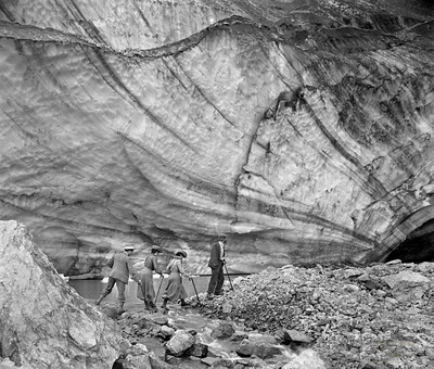 Randonnée à la grotte du glacier de la Meije par Paul Michels Randonnée à la grotte du glacier de la Meije par Paul Michels