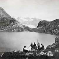 Lac de la mort au Grimsel par Adolphe Braun vers 1875. Au fond, le glacier du Rhône;