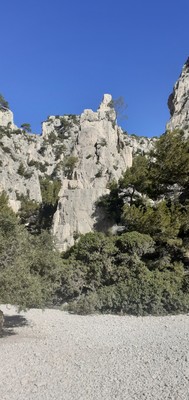 La Petite Aiguille vue de la plage d'En-Vau La Petite Aiguille vue de la plage d'En-Vau