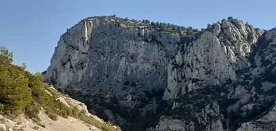 Le Crêt Saint-Michel vu des hauteurs de Morgiou 