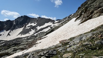 Vue arrière vers le col des Laures lors de la montée au col d'Arbolle