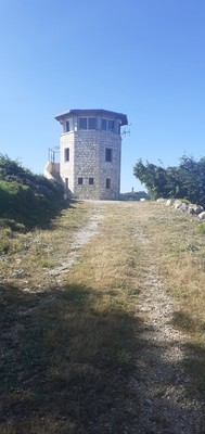Le local technique au sommet de la cime des Cabanelles 