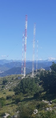 Quatre antennes dont une de cent mètres de hauteur, ça ne passe pas inaperçu...