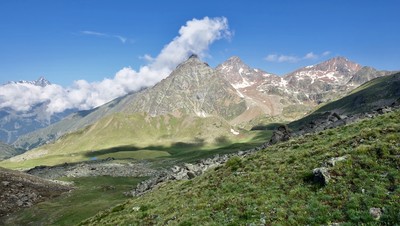 De gauche à droite : Mont Grauson - Pointe Garin - Pointe Valaisan - Col Valaisan -Pointes Rouges d'Emilius - Pointe des Laures De gauche à droite : Mont Grauson - Pointe Garin - Pointe Valaisan - Col Valaisan -Pointes Rouges d'Emilius - Pointe des Laures
