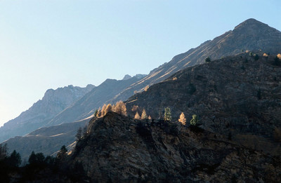 La Taillante, sa base côté Guil, par omα La Taillante, sa base côté Guil, par omα