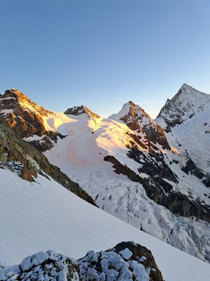 Le Schalihorn et sa pente de neige