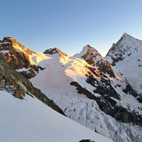 Le Schalihorn et sa pente de neige