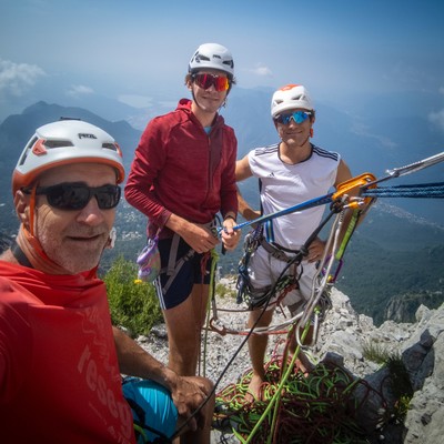 In alto alla via In alto alla via