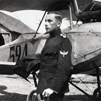 Walter Mittelholzer 1894-1937 vers 1920, devant son avion avion Häfeli D.H. 3