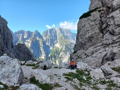 V Nabojsovi škrbini - Montaž v ozadju