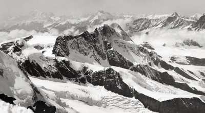 Le Breithorn et ses corniches par Jean Gaberell Le Breithorn et ses corniches par Jean Gaberell