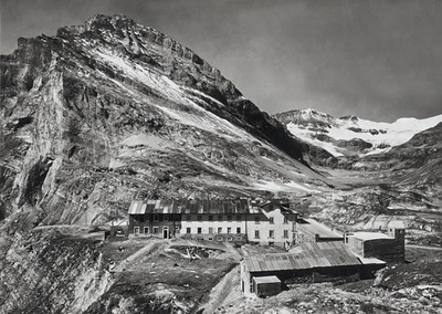Hotel de la Gemmi, Laubenhorn, Wildstrubel, par Jean Gaberell Hotel de la Gemmi, Laubenhorn, Wildstrubel, par Jean Gaberell