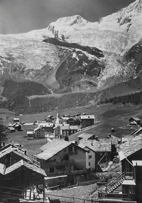 Saas-Fee et Alphubel par Jean Gaberell Saas-Fee et Alphubel par Jean Gaberell