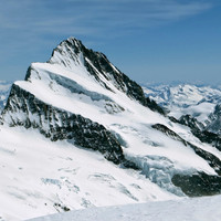Agassizhorn et Finsteraarhorn depuis le Grosses Fiescherhorn