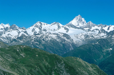 Finsteraarhorn E, par omα