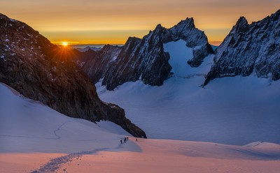[Concours Photo Sophie 2024] Lever de soleil à la Roche Faurio 