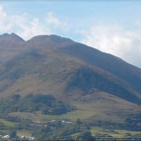 Barre de la Courbatière au premier plan et le Massif du Peyre-Arse  .
