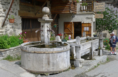 Fontaine à Saint-Véran