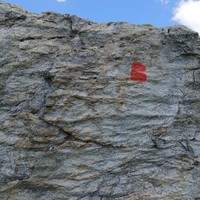 Repère  rouge sur certains blocs.