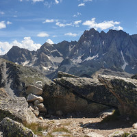 Au sommet, vue sur l'aiguille de Chambeyron