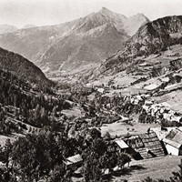 Petite et Grande Serenne vus de la route de Fouillouse, au fond la Tête de l'Infernet
