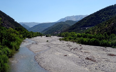 La vallée de la haute Bléone à son arrivée à la Javie