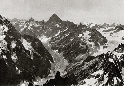 Barre des Ecrins entre glaciers Noir et Blanc Barre des Ecrins entre glaciers Noir et Blanc