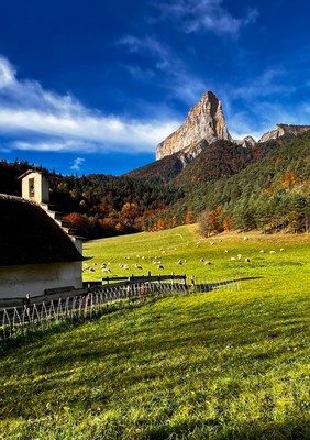 [Concours Photo Sophie 2024] La chapelle de Trézanne et le Mont-Aiguille. 