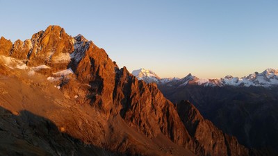 Vue sur la Rouye, avec le Sirac en arrière plan Vue sur la Rouye, avec le Sirac en arrière plan