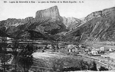 Le mont Aiguille vu de Clelles (CPA) Le mont Aiguille vu de Clelles (CPA)
