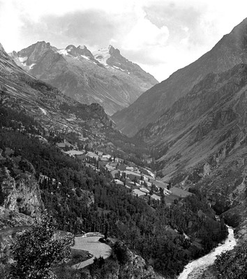 Les Granges et la Bernardière de Saint-Christophe-en-Oisans, la vallée du Vénéon, la Tête des Fétoules par Paul Michels Les Granges et la Bernardière de Saint-Christophe-en-Oisans, la vallée du Vénéon, la Tête des Fétoules par Paul Michels