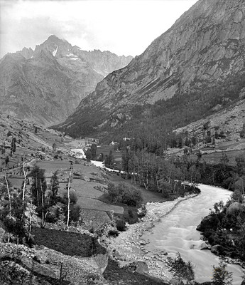 Les Etages, le Vénéon et les Ecrins par Paul Michels Les Etages, le Vénéon et les Ecrins par Paul Michels