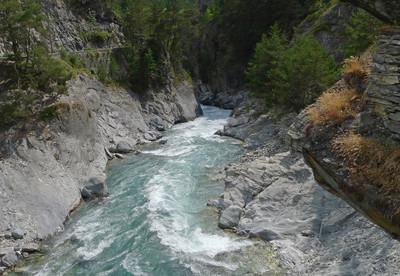 Le Guil au pied du Château-Queyras Le Guil au pied du Château-Queyras