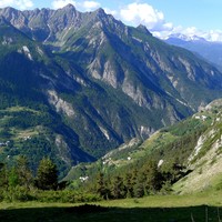 Bramousse (à gauche), les Escoyères (rive droite), sommet d'Assan, la Combe du Guil