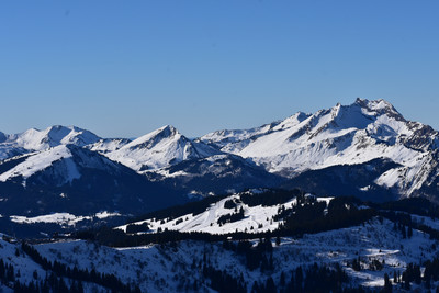 Chesery : vue sur le Roc d'Enfer Chesery : vue sur le Roc d'Enfer