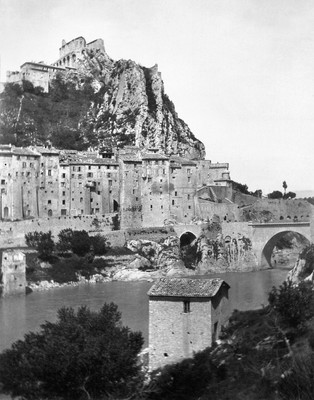 Sisteron en 1894 par Paul Lancrenon Sisteron en 1894 par Paul Lancrenon