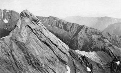 Pic d'Asti vu du Pain de Sucre Pic d'Asti vu du Pain de Sucre