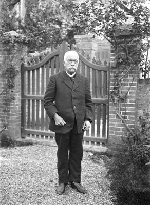 Paul Lancrenon en 1921 aux Petites Dalles Paul Lancrenon en 1921 aux Petites Dalles