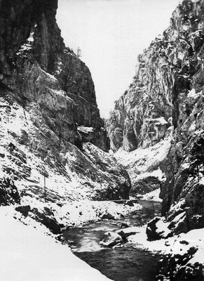 Défilé de la Chapelue, en 1896 par Paul Lancrenon Défilé de la Chapelue, en 1896 par Paul Lancrenon