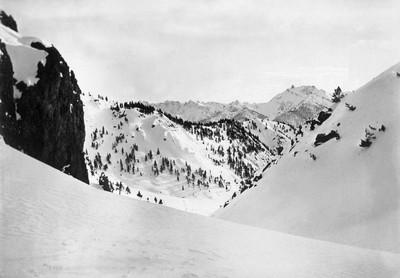 La Dent du Râtier vue des environs d'Arvieux, en 1896 par Paul Lancrenon La Dent du Râtier vue des environs d'Arvieux, en 1896 par Paul Lancrenon
