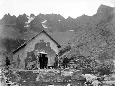 Le Refuge Tuckett sous les Agneaux Le Refuge Tuckett sous les Agneaux